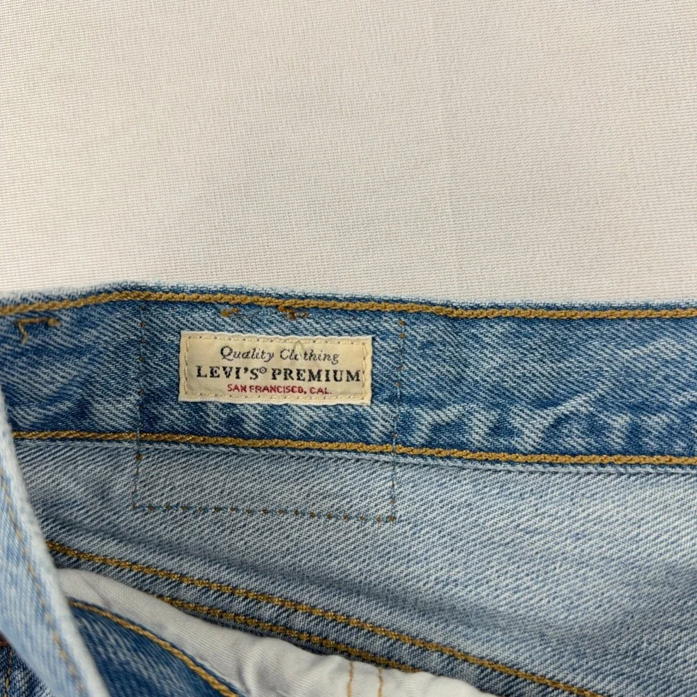 Levis please note